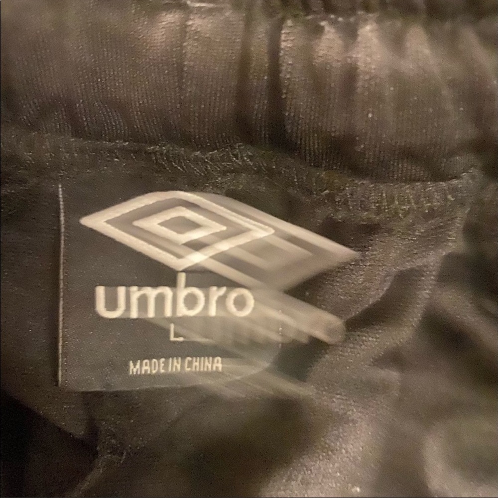 Umbro track pants lightweight Mens sweats are a size Large. - Picture 3 of 4